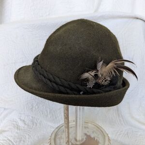 Collins-Hute Wein Salzburg Unisex Olive Hat with Feather Accent